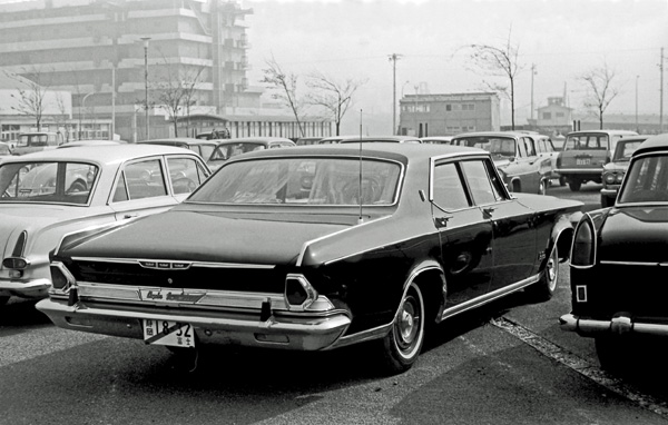 64-1b (126-15)b 1964 Chrysler NewYorker 4dr Sedan.jpg
